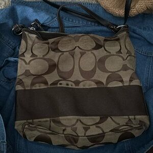 Very pre loved bag. Worn a lot but still usable.